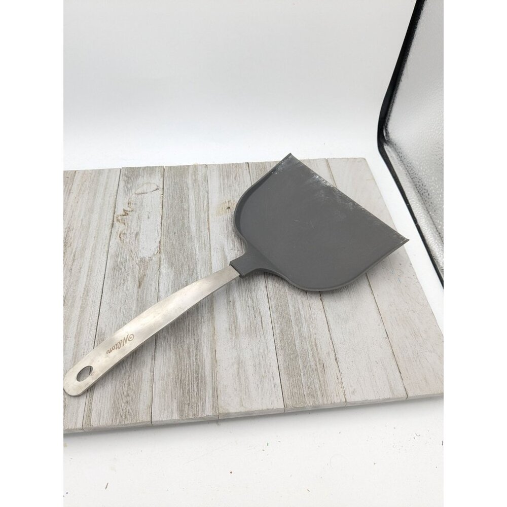Wilton The Really Big Spatula Solid Wide Turner Flipper Cookie Gray Nylon 12"